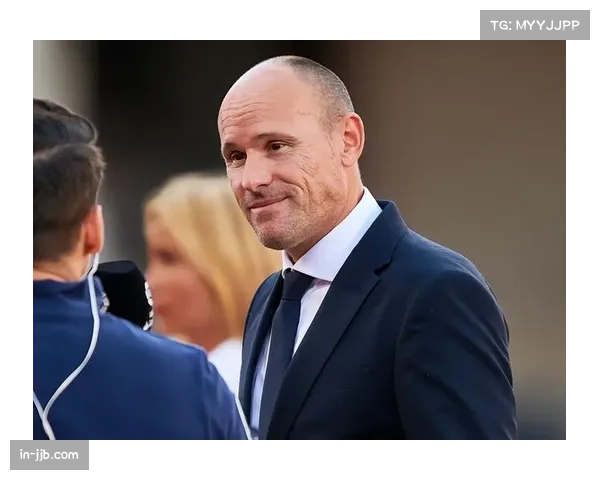 皮克直言西甲名哨拉奥斯假装友好实则偏袒皇马引发热议