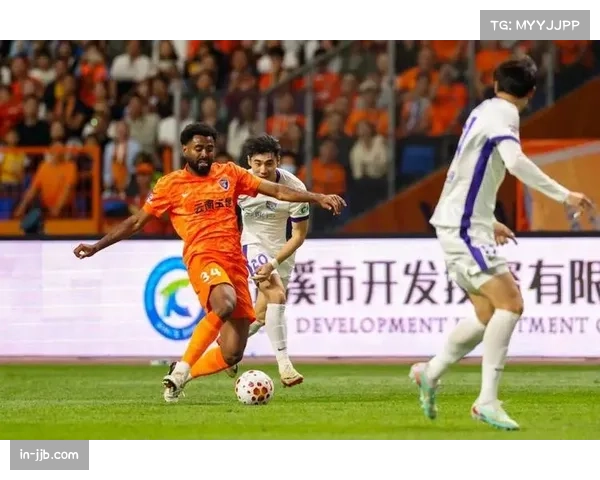 张宸梁防守失位遭驱逐 玉昆后卫非必要犯规致崩盘